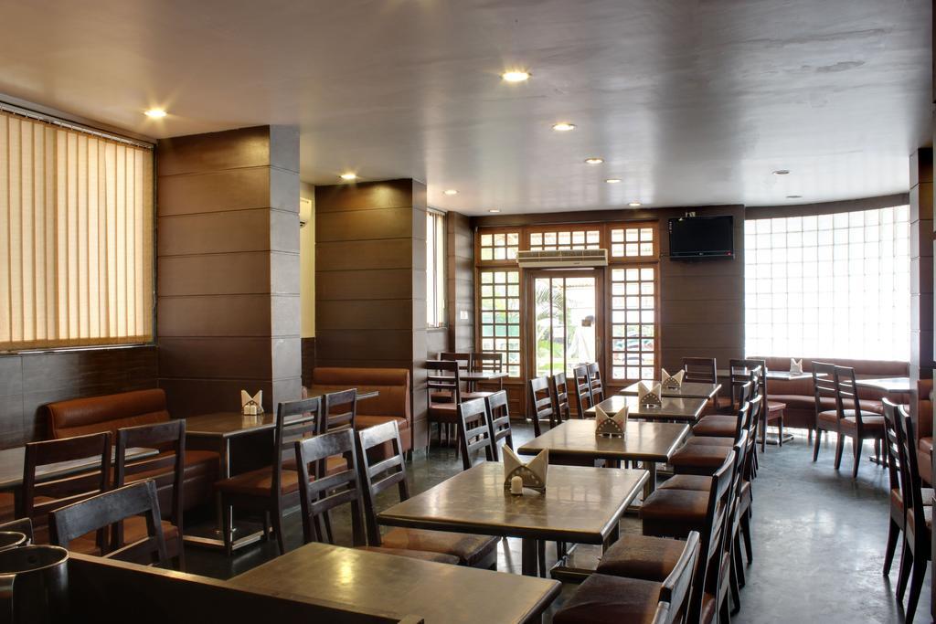 Lucky Hotel Goregaon Мумбаї Екстер'єр фото