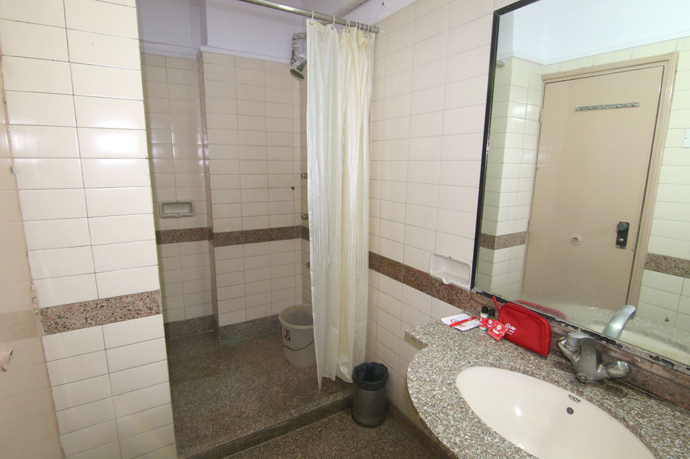 Lucky Hotel Goregaon Мумбаї Екстер'єр фото