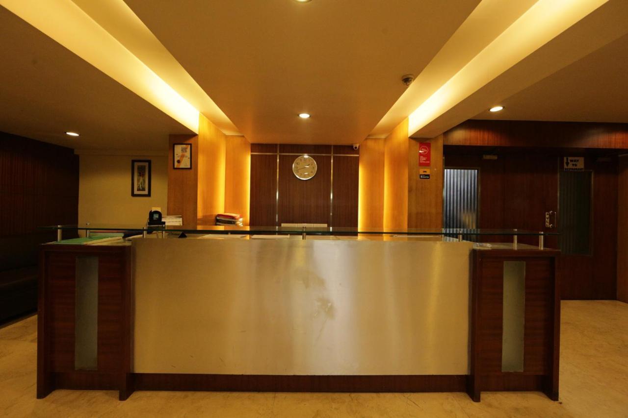 Lucky Hotel Goregaon Мумбаї Екстер'єр фото