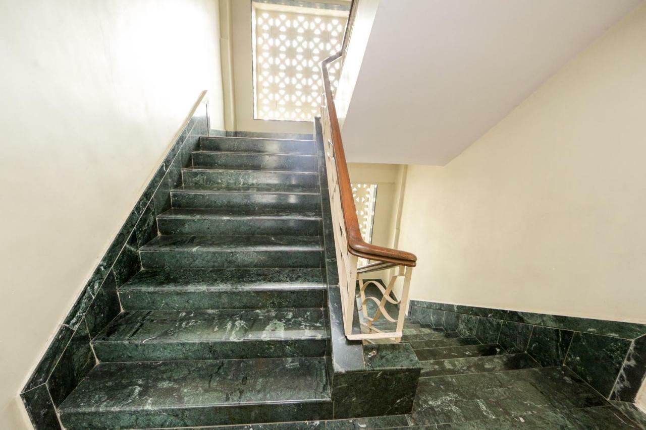 Lucky Hotel Goregaon Мумбаї Екстер'єр фото