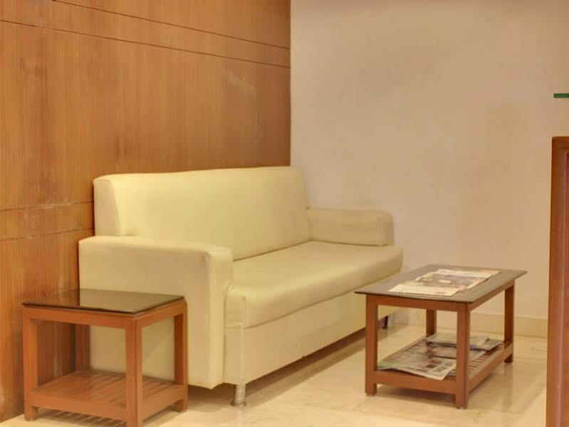 Lucky Hotel Goregaon Мумбаї Екстер'єр фото