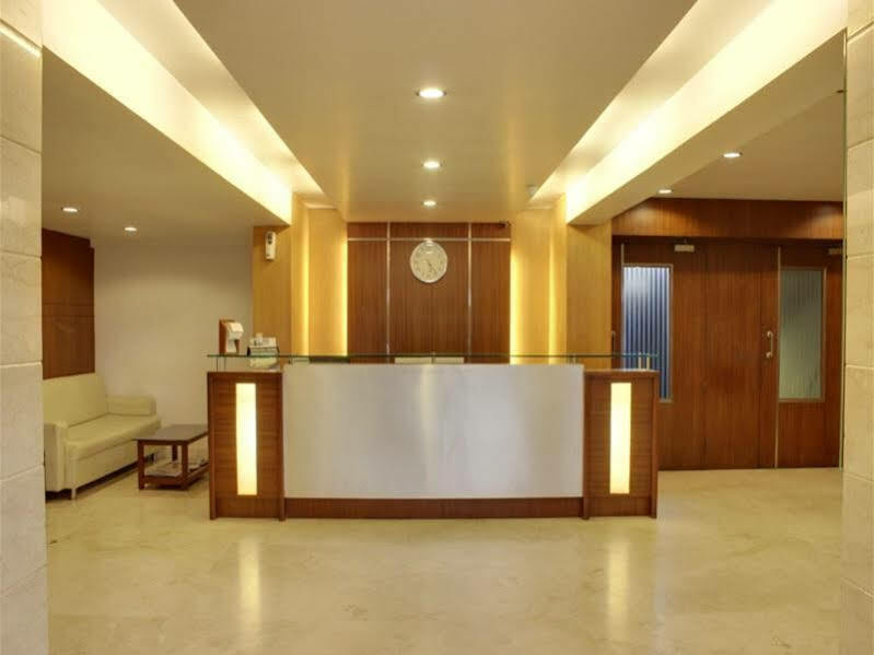 Lucky Hotel Goregaon Мумбаї Екстер'єр фото