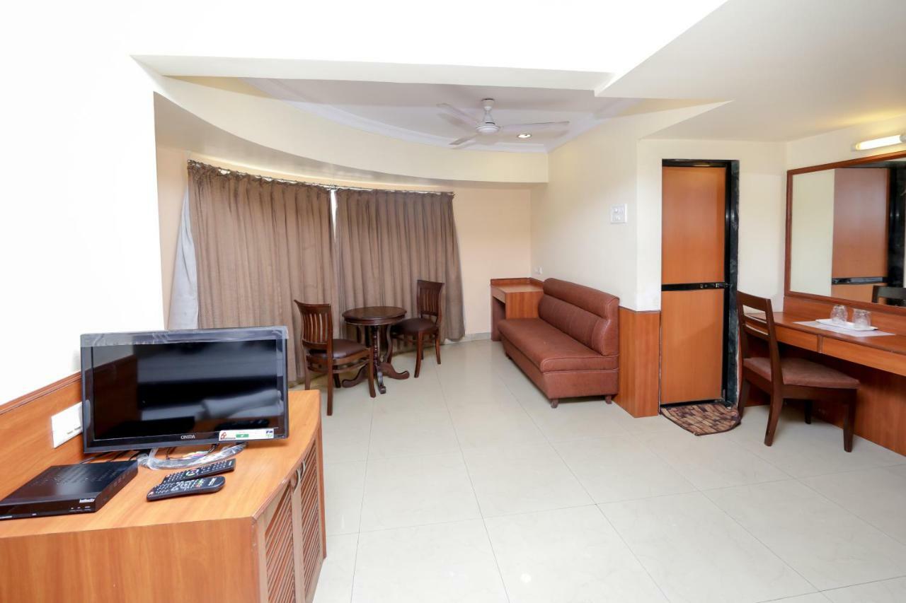 Lucky Hotel Goregaon Мумбаї Екстер'єр фото