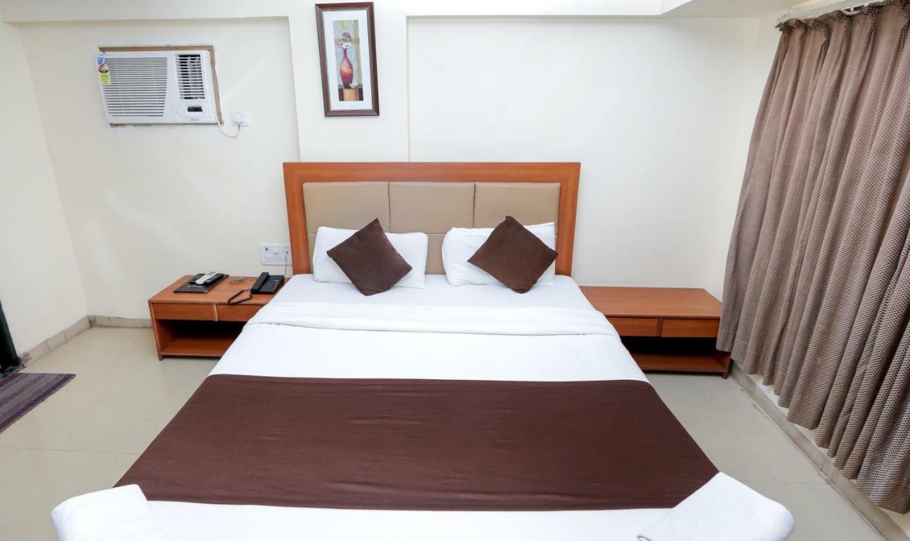 Lucky Hotel Goregaon Мумбаї Екстер'єр фото