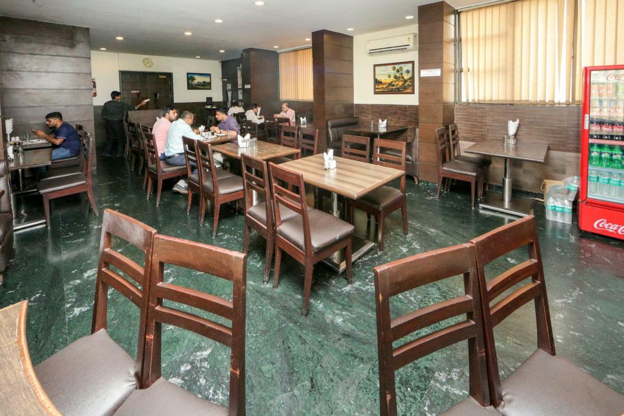Lucky Hotel Goregaon Мумбаї Екстер'єр фото