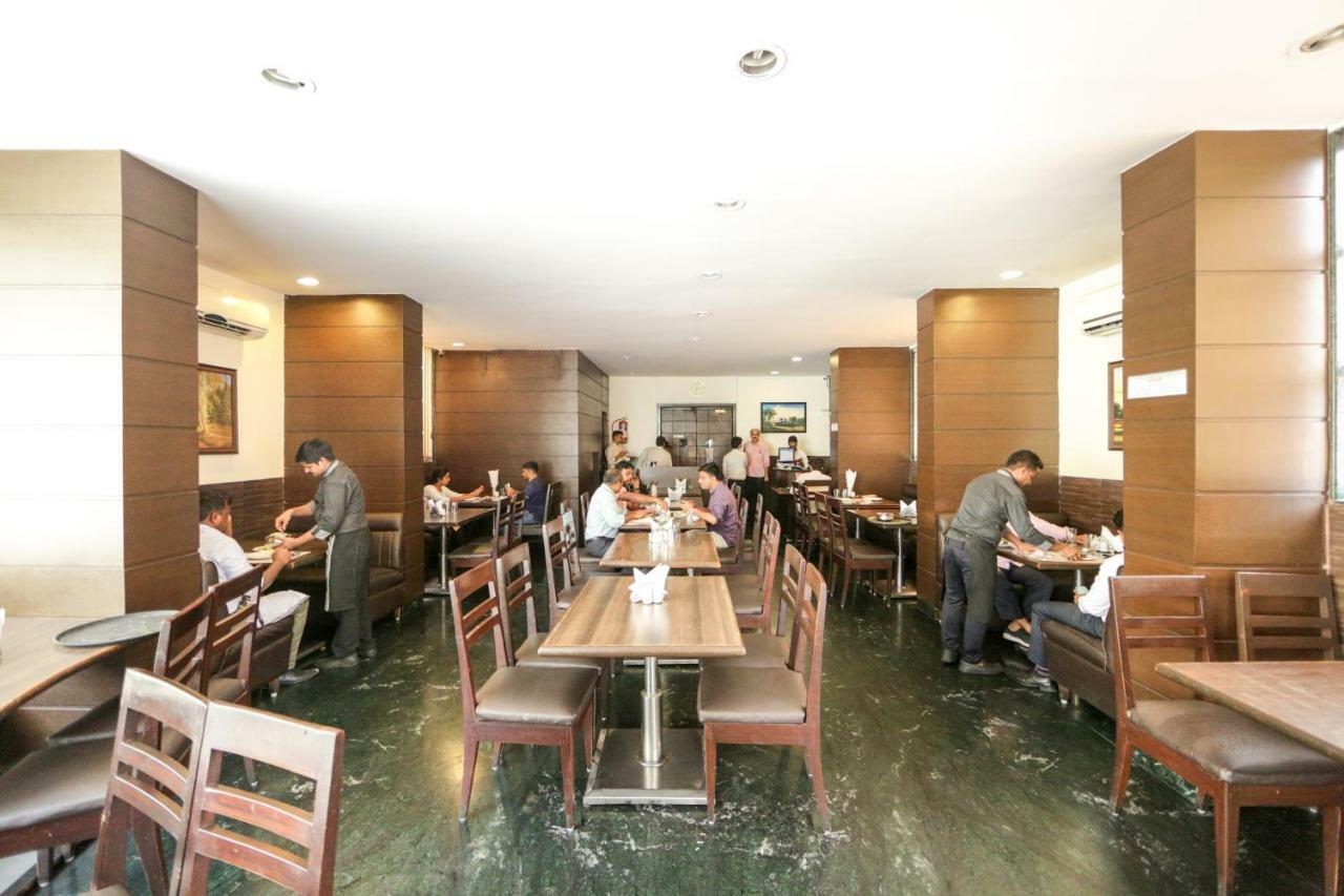 Lucky Hotel Goregaon Мумбаї Екстер'єр фото
