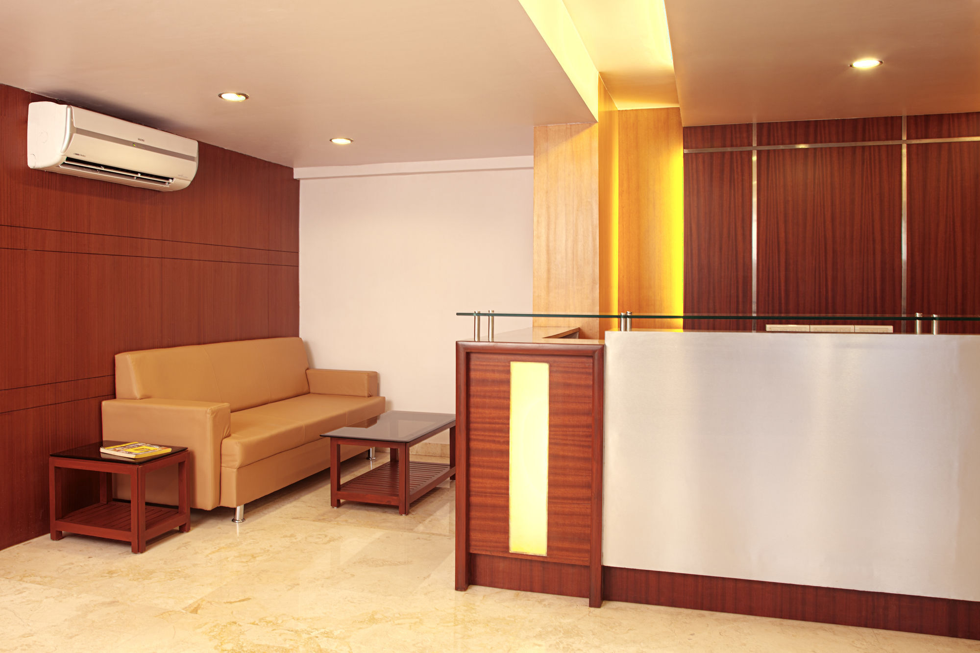 Lucky Hotel Goregaon Мумбаї Екстер'єр фото