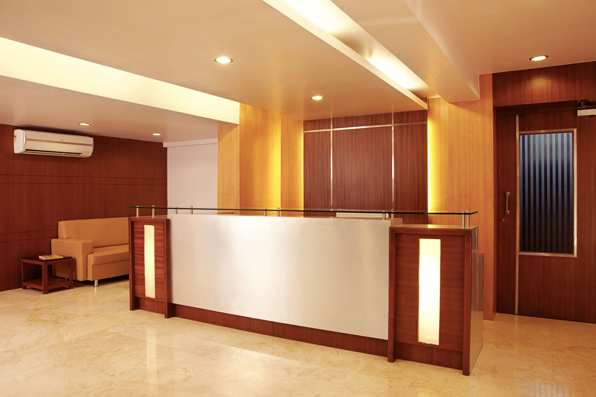 Lucky Hotel Goregaon Мумбаї Екстер'єр фото