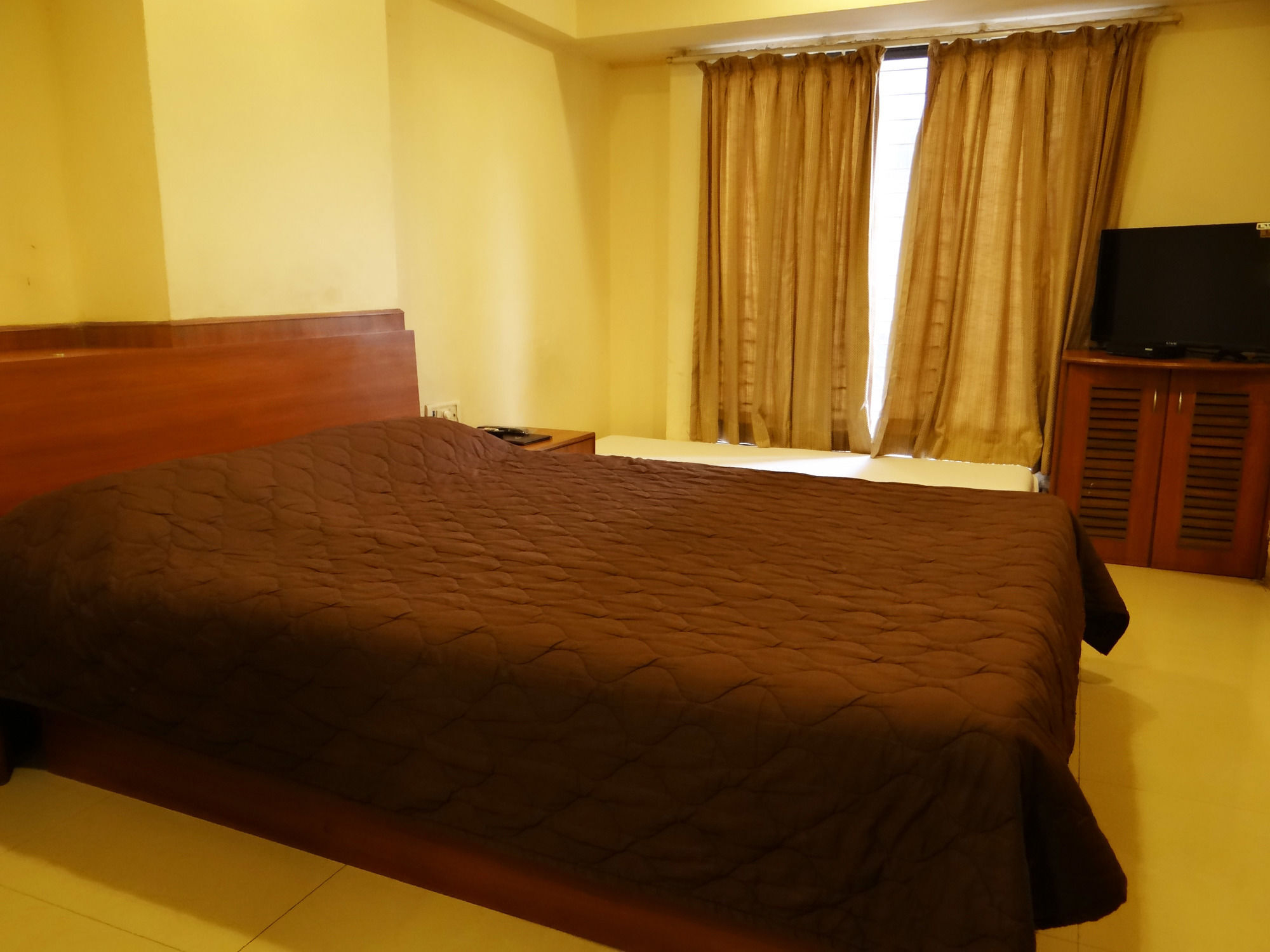 Lucky Hotel Goregaon Мумбаї Екстер'єр фото